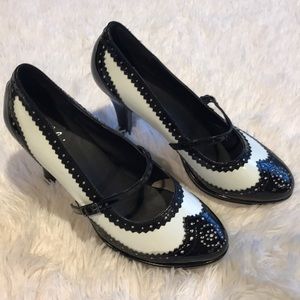 Ellie Flapper Wing-Tip Mary Jane Retro Pump Heels